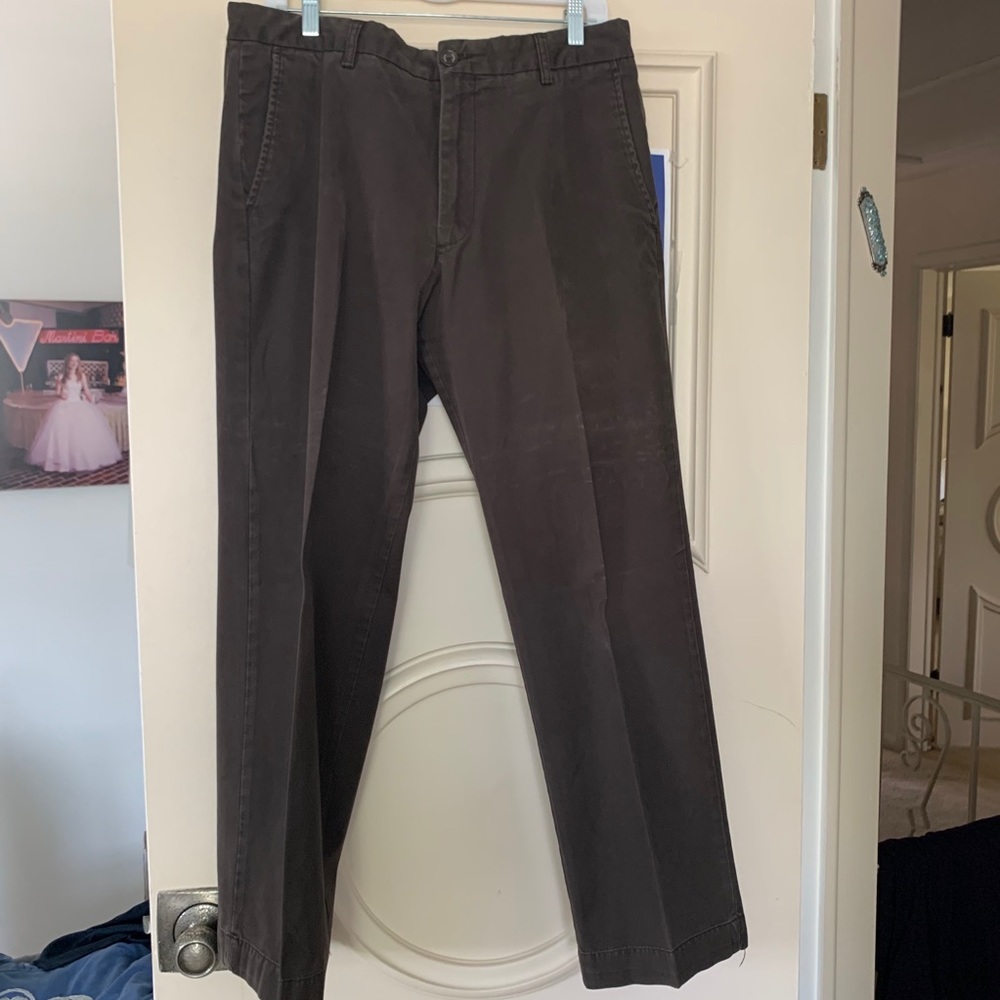 Men’s Banana Republic Relaxed Fit Cotton Pants.